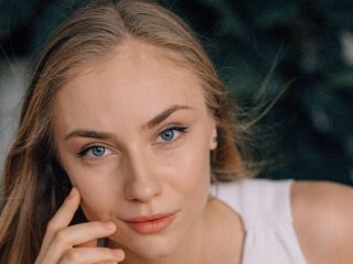 28-річна відома українська акторка оголосила про вагітність і показала помітно округлий животик