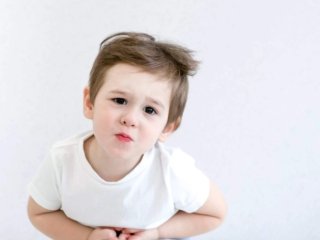 Сети умилил любопытный малыш, увидевший зеркало (ВИДЕО)