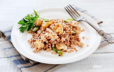 Каша гречана запечена з грибами