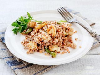 Каша гречана запечена з грибами