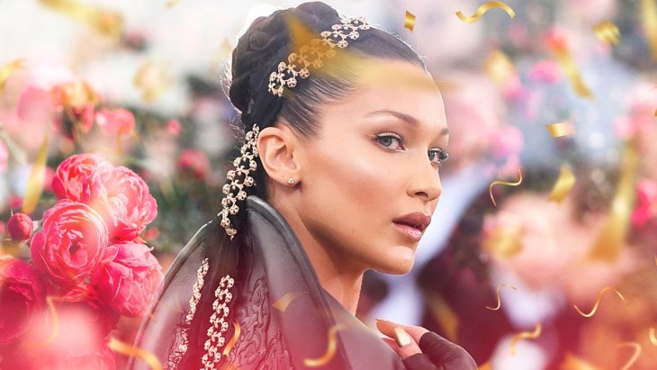 Белла Хадид в косухе Harley Davidson и футболке с логотипом Playboy на прогулке в Нью-Йорке