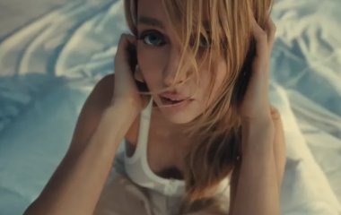 Ефросинина показала подготовку подруги Поляковой к премьере клипа