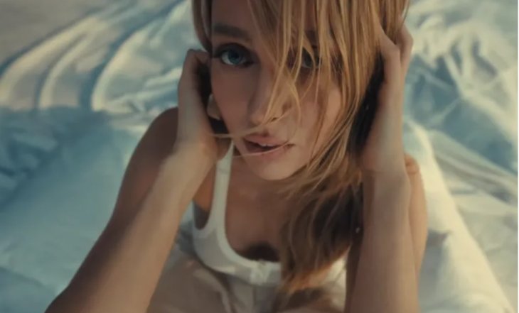 Ефросинина показала подготовку подруги Поляковой к премьере клипа