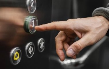 Найшвидший ліфт у світі розганяється до 72 км/год і долає 95 поверхів за 43 секунди