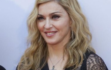 Назад в прошлое: Мадонна вновь поцеловала коллегу на вечеринке «MTV Video Music Awards»