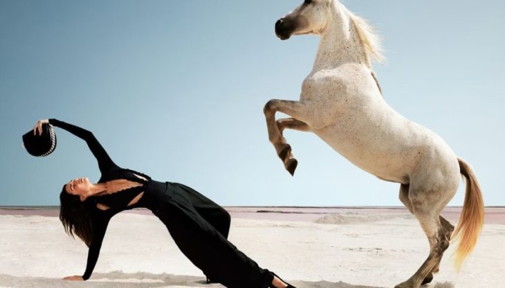 Самая дорогая модель мира полностью разделась в рекламе модного бренда