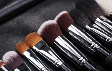 Как правильно ухаживать за кистями для макияжа: эффективные советы