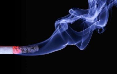 Медики назвали причину рака легких у некурящих