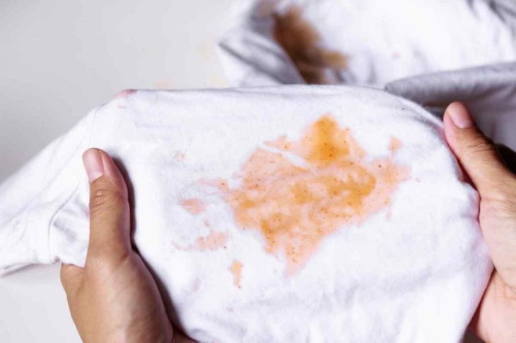 Очистить даже пятна от чернил: Как легко вывести сложные загрязнения из одежды