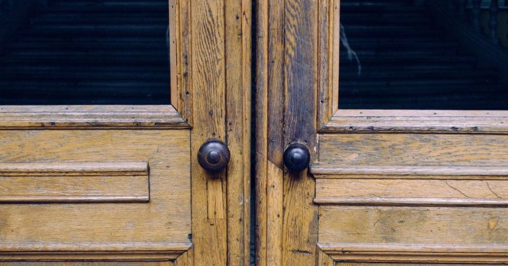 Магія вхідних дверей: відьма пояснила, як захистити оселю від негативу