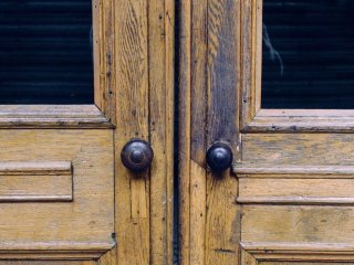 Магія вхідних дверей: відьма пояснила, як захистити оселю від негативу