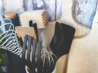 Яке кухонне приладдя потрібно викинути: сім пластикових предметів, що можуть бути небезпечними