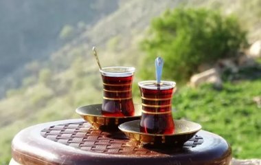 Лікарка розповіла, кому не можна пити чай