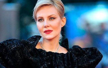 Рената Литвинова питает слабость к мужским пальто