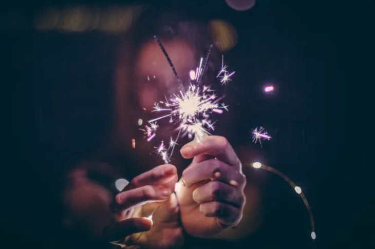 Какие 3 платья нельзя надевать на Новый год женщинам старше 40 лет: мнение стилиста