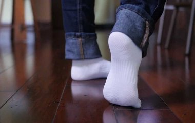 Как отстирать белые носки от грязи: проверенные методы
