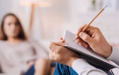 Психолог назвала ознаки брехні у спілкуванні