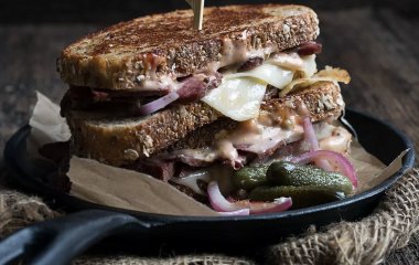Вкусный перекус: рецепт рубен сэндвича