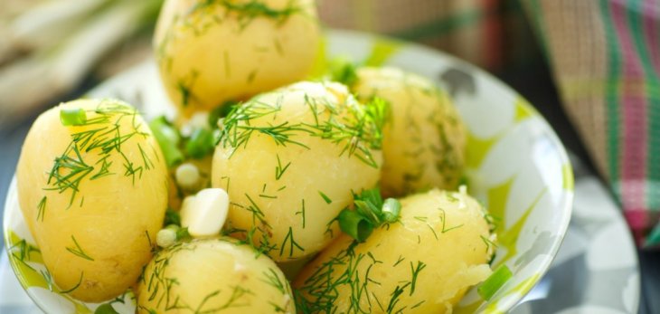 Кулинарные хитрости: как сварить очищенный картофель и картофель в мундире?