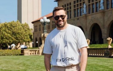 Дизайнер Андре Тан опроверг переезд в США – приехал по обмену опытом на 8 дней