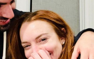 Сказала «да»: Линдси Лохан скоро выйдет замуж, она показала кольцо с огромным бриллиантом