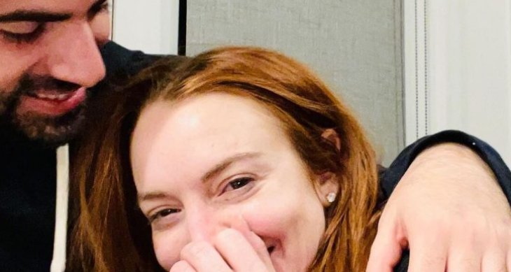 Сказала «да»: Линдси Лохан скоро выйдет замуж, она показала кольцо с огромным бриллиантом