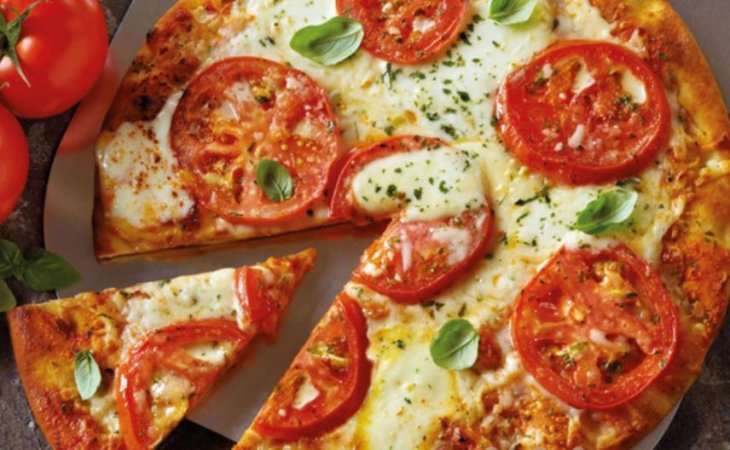 Пицца Маргарита на тонком тесте