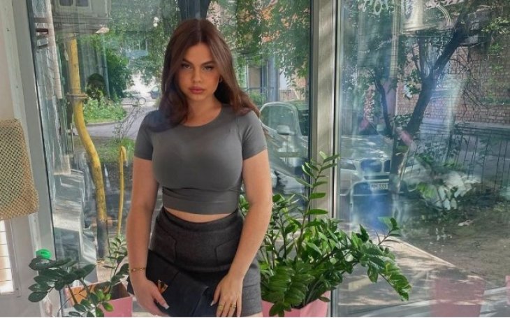 17-летняя дочь Ольги Фреймут в блузке в сеточку восхитила романтическим фото с бойфрендом