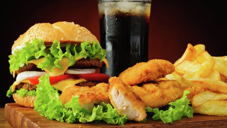 Фастфуд вызывает опасное заболевание – исследование