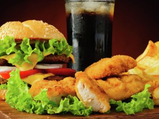 Фастфуд вызывает опасное заболевание – исследование