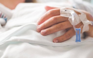 Лікар розкрив причини алергії на новий одяг