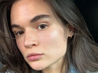 Ексдружина Кацуріна не стримала емоцій і прилетіла до дітей у Португалію: 