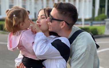 Жена Романа Сасанчина залюбовала семейными кадрами с мужем и дочерью