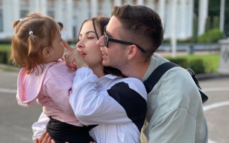 Жена Романа Сасанчина залюбовала семейными кадрами с мужем и дочерью