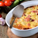 Картофельная запеканка с сосисками и сыром в духовке: очень быстрый рецепт