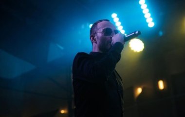 Миша Крупин вышел на сцену в Одессе пьяным: едва стоял на ногах и матерился