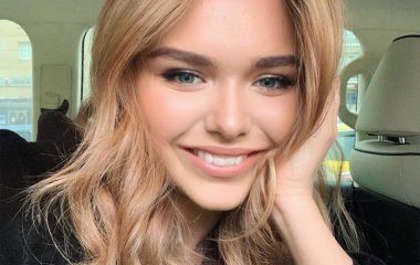 Стефания Маликова поделилась милыми снимками с маленьким братом