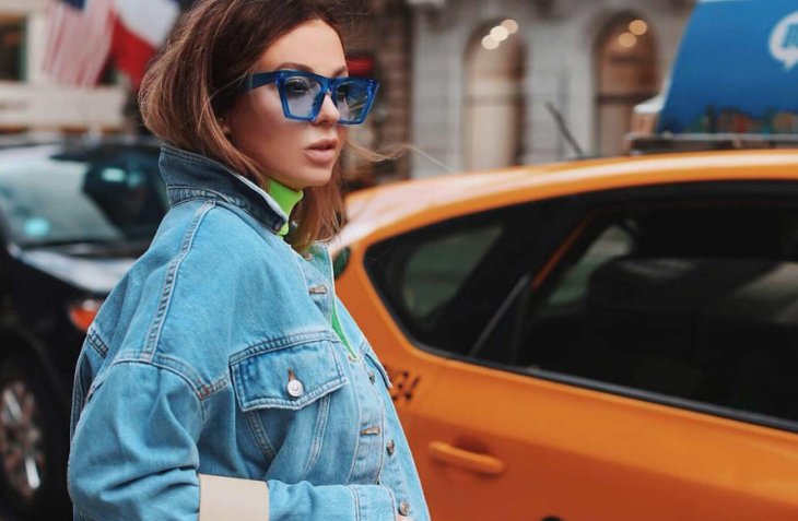 Модные женские очки от солнца в рекламной кампании Coach 1941 осень-зима 2018-2019