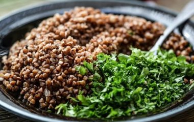 Дієтолог розповіла, кому гречану кашу не можна їсти щодня