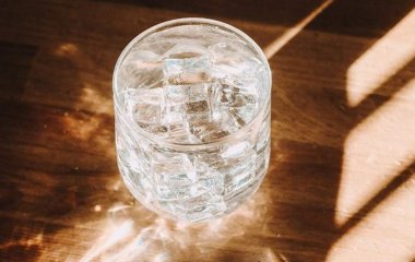 Лікар порадив не пити холодну воду у спеку