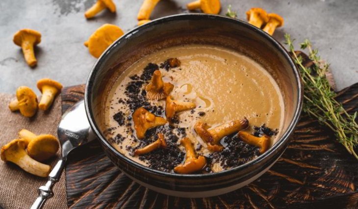 Рецепт от шефа: крем-суп с лисичками
