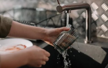 Экономия времени или лишние затраты: преимущества и недостатки посудомоечной машины