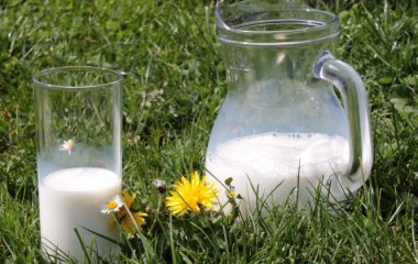 Лікарі з'ясували, від якої хвороби можуть захистити молочні продукти