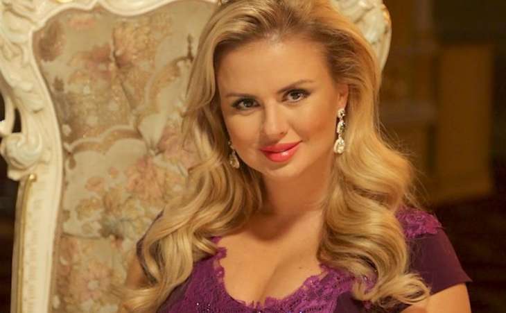 Анна Семенович показала фото з відпочинку у спокусливому купальнику