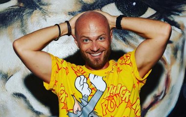 Прячется на юге? Влад Яма засветился на черноморском курорте