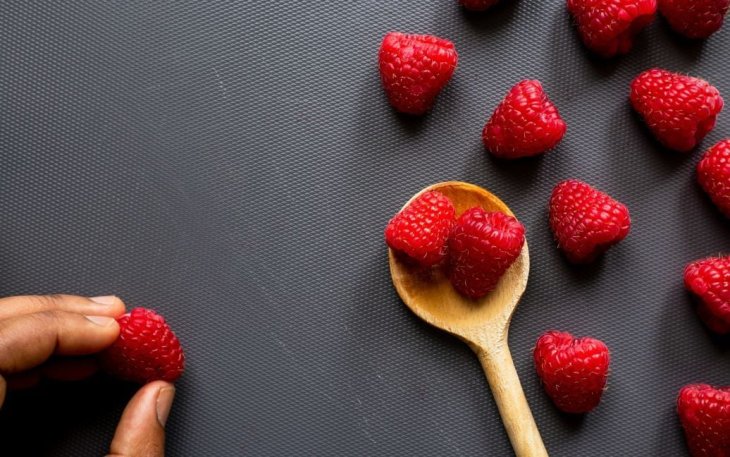 Вчені назвали п’ять особливо важливих продуктів для людей за 50, які треба їсти щодня