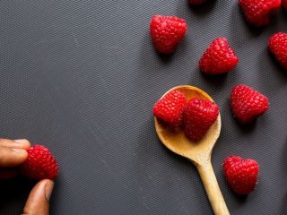 Вчені назвали п’ять особливо важливих продуктів для людей за 50, які треба їсти щодня