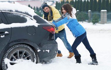 Что делать, если авто застряло в снегу: пошаговая инструкция