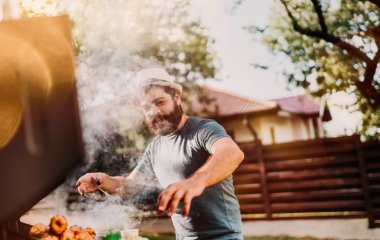 Як правильно харчуватися у літню спеку. Поради лікаря