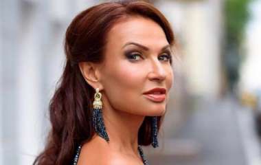 Эвелина Бледанс решила опробовать роль собаки